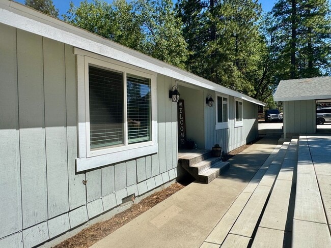 Building Photo - 4425 Sierra Springs Dr