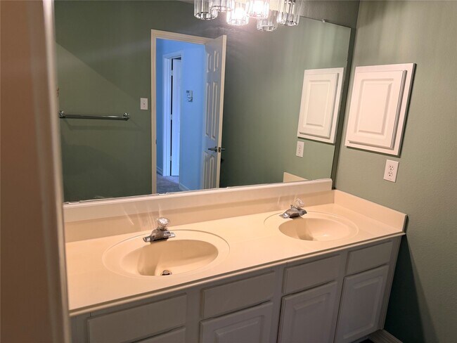 Building Photo - 2303 Chelsea Ridge Ct