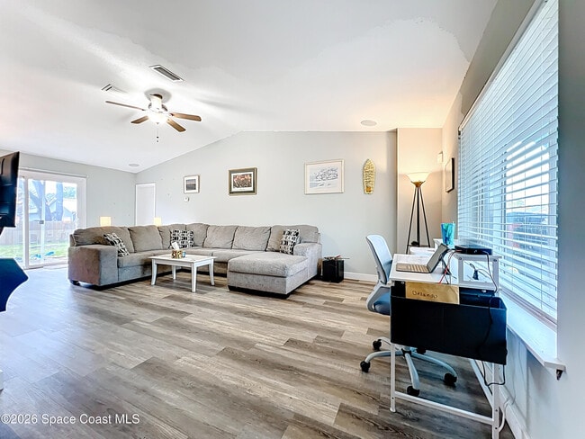 Building Photo - 1614 Earlham Ave NW