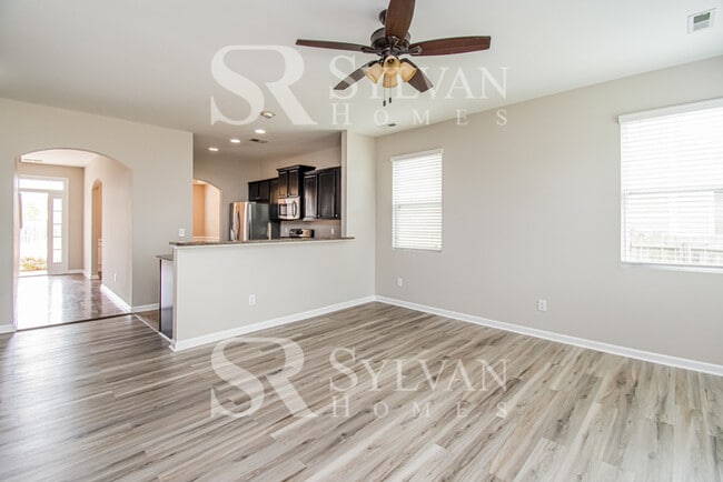 Building Photo - Feel welcome in this well-maintained 4BR 2...