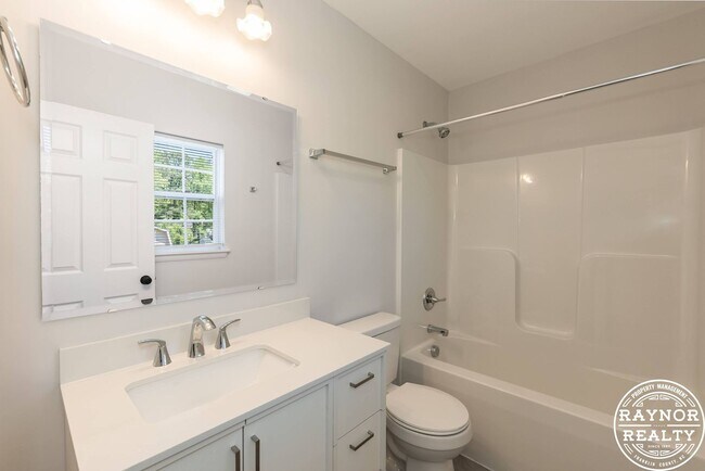 Building Photo - Practically New!