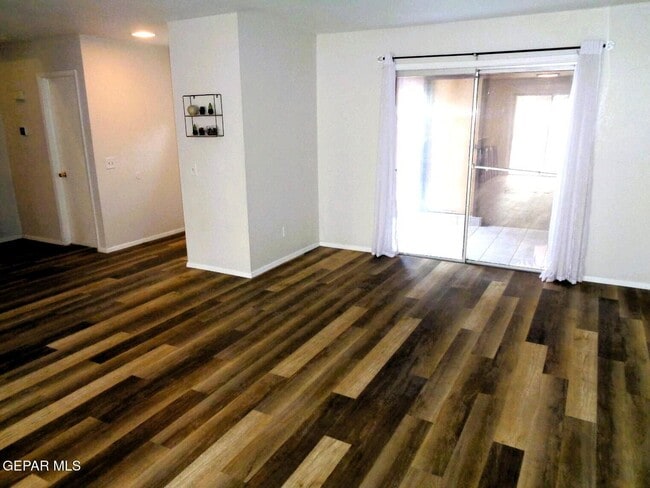 Building Photo - 10405 Ashwood Dr