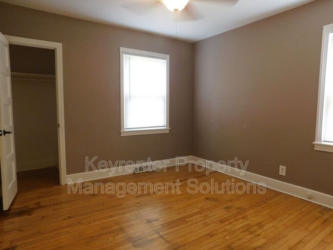 Building Photo - 325 James Ave