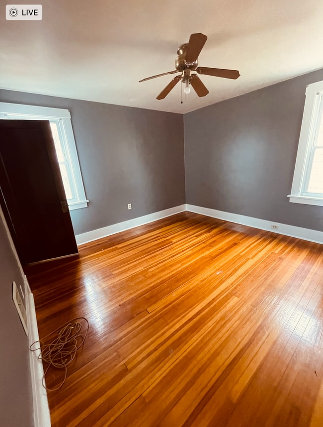 Building Photo - 2 Bed 1 Bath- Pittsburgh Pa