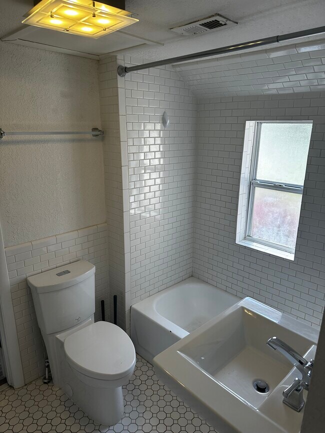 Building Photo - 775 Timor Ave