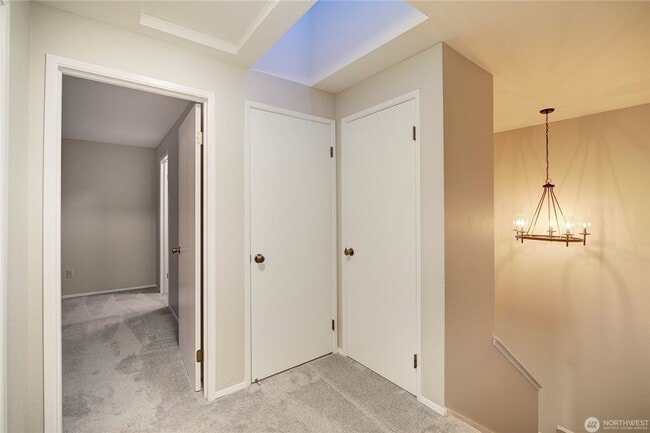 Building Photo - 2Bd/1.5Ba Kirkland Townhome