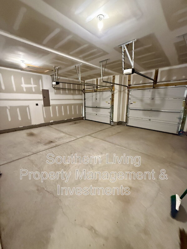 Building Photo - 4014 Beacon Ave