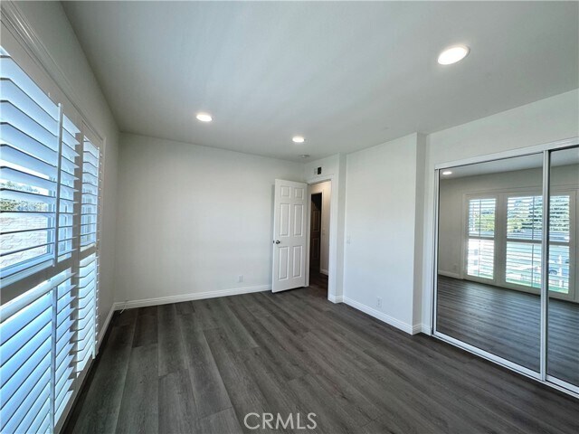 Building Photo - 54 Gillman St