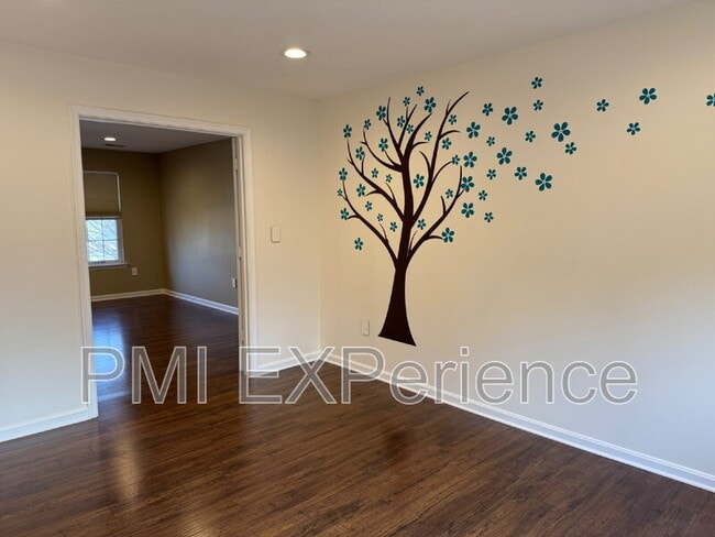 Building Photo - 9203 Sandy Creek Rd