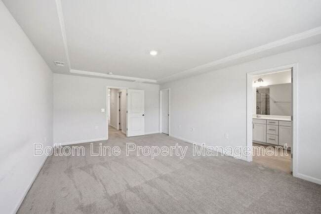 Building Photo - 5038 Kota St