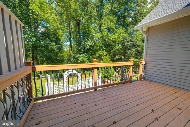Building Photo - 27 Stonewall Cir