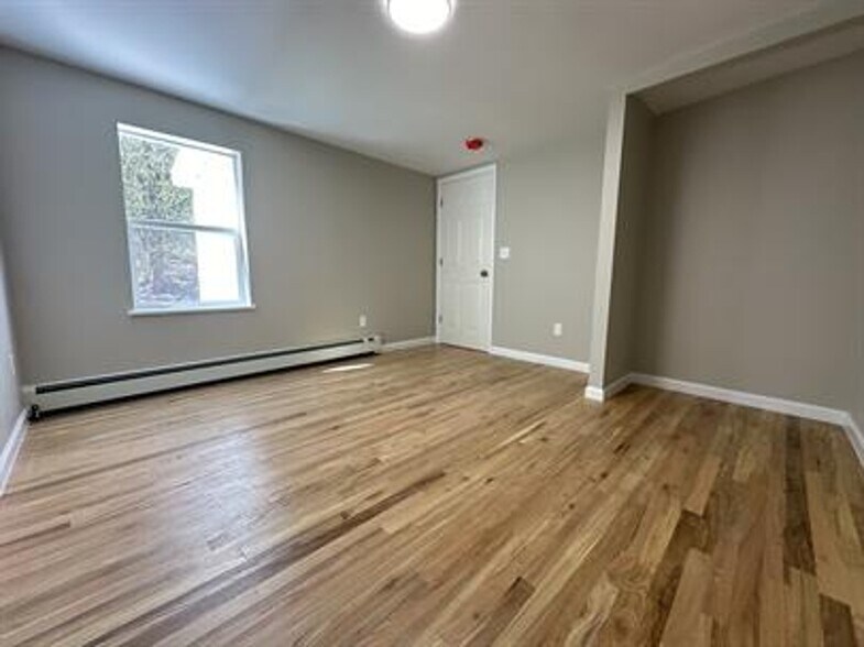 Building Photo - 463 E Main St