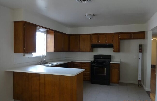 Building Photo - 3015 Clearview Dr