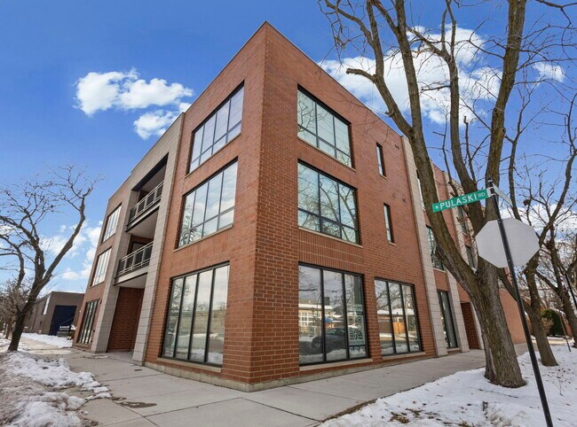 Building Photo - 6246 N Pulaski Rd