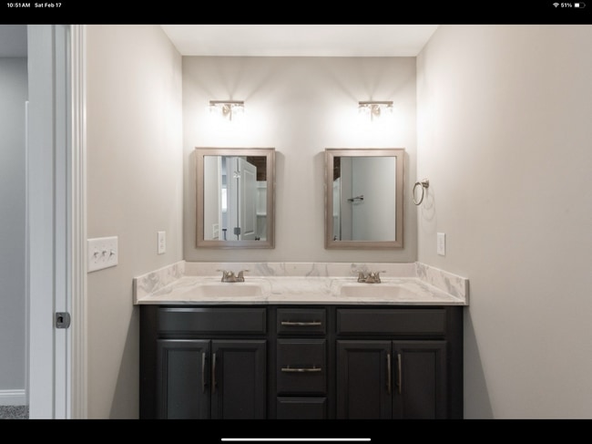 Full bath - 1086 Spicer Dr