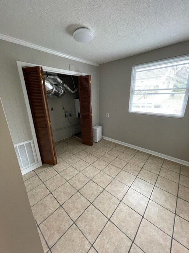 Building Photo - City of Maryville 37803 - 2 bedroom, 1 bat...
