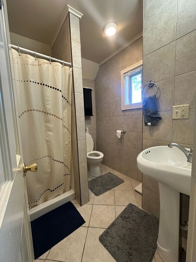 Building Photo - 113 Comstock Pl