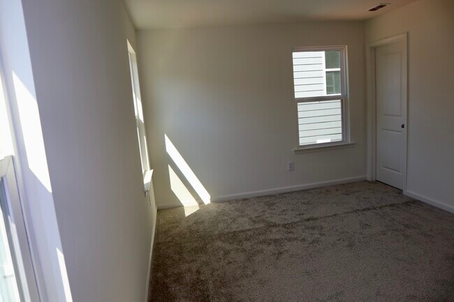 Building Photo - 400 Hacksaw Trl