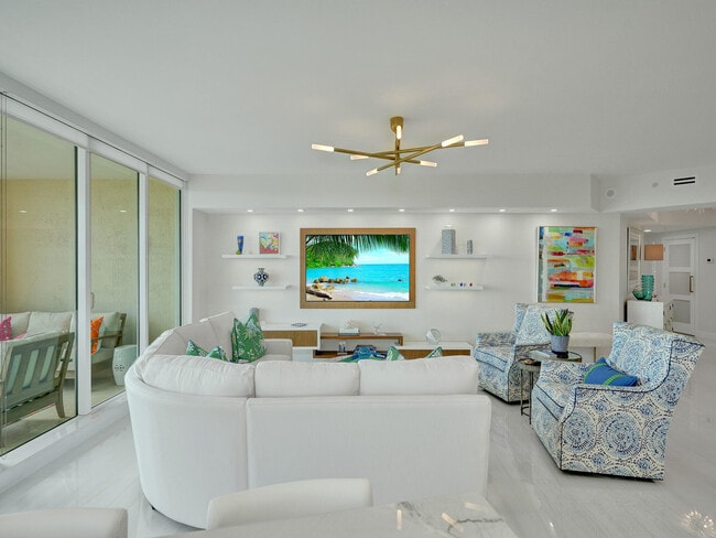 Building Photo - 411 N New River Dr E