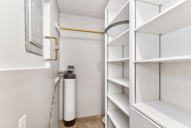 Building Photo - Beautiful Home surrounded by nature!