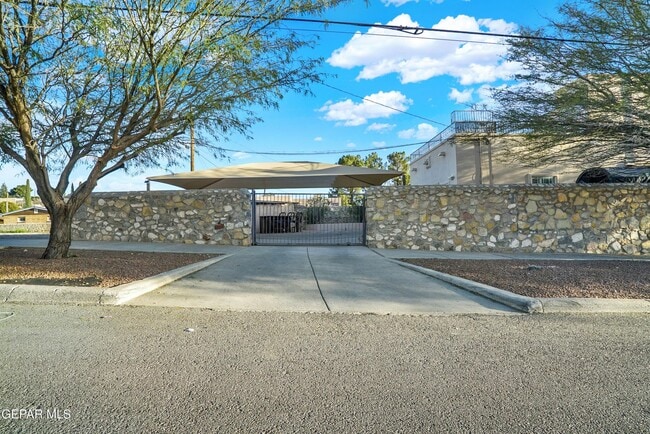 Building Photo - 2316 N Campbell St