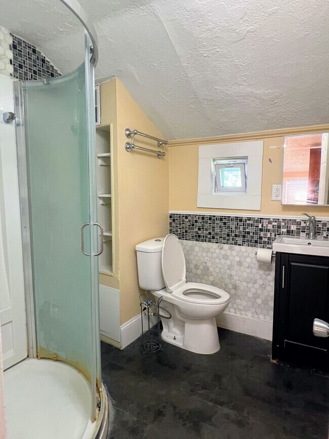 Building Photo - 219 E North St