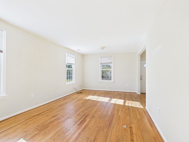 Building Photo - 604 W Vine St