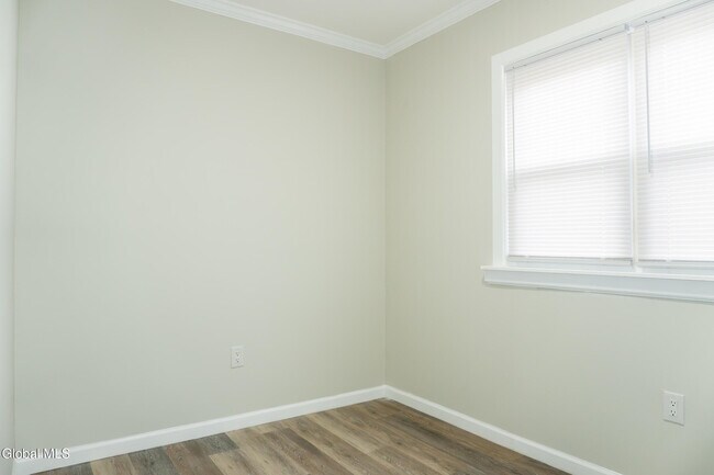 Building Photo - 418 3rd St