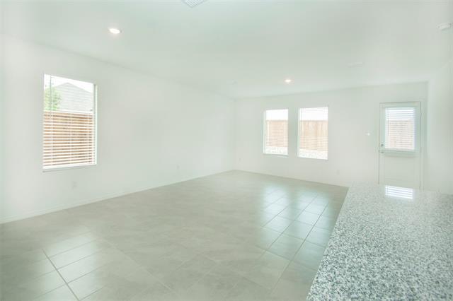 Building Photo - 2905 Kings Table Ct