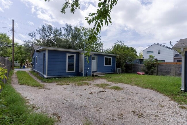 Building Photo - 1116 Ebert Ave