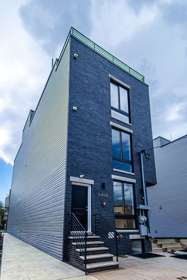 Building Photo - 3956 Parrish St