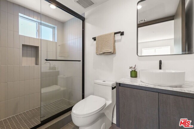 Building Photo - 843 Mariposa Ave