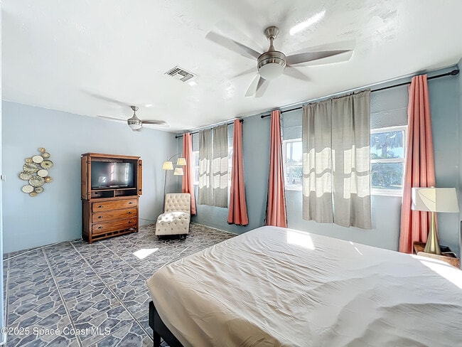 Building Photo - 113 SE 1st St