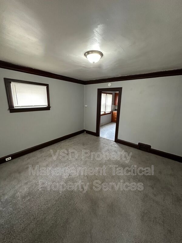 Building Photo - 4024 E 143rd St