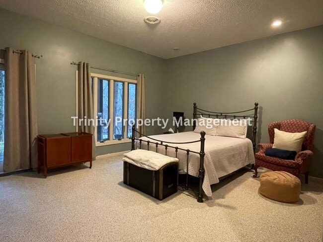 Building Photo - 206 Aaron Smith Dr