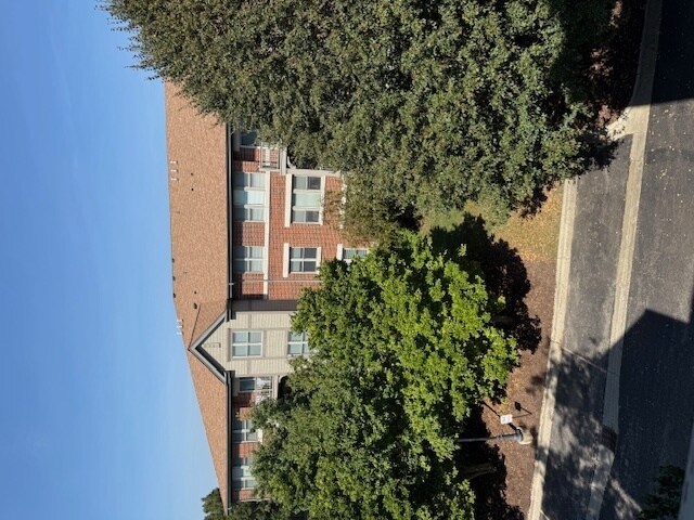 Building Photo - 275 E Railroad Ave