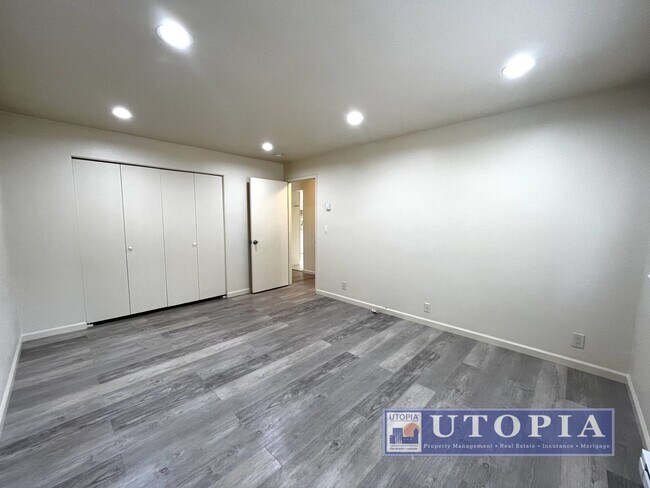 Building Photo - Capitola Gem: 2Bd/1Ba Ground Floor Apartme...