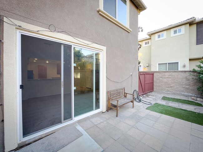 Building Photo - Beautiful 3 Bedroom Murrieta Condo w/ Atta...