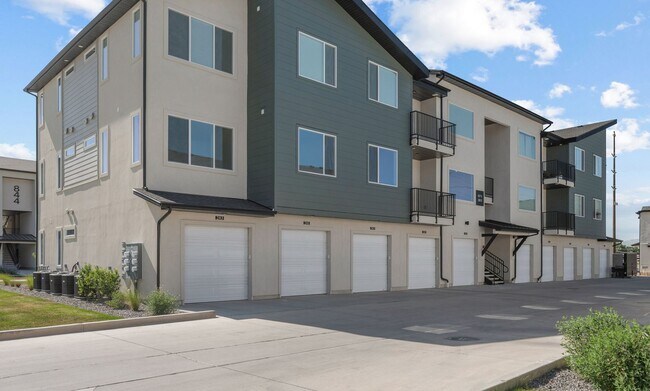 Building Photo - Brand-New 3 Bed, 2 Bath Townhome in Spanish Fork!