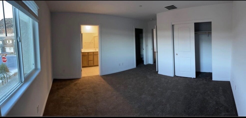 Building Photo - 380 Rosefinch St