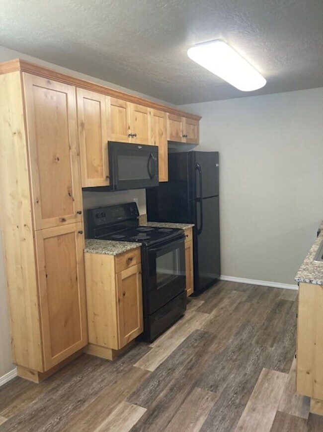 Building Photo - 6701 W Colehaven Dr