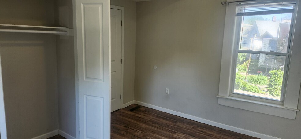 Building Photo - 171 Olive St