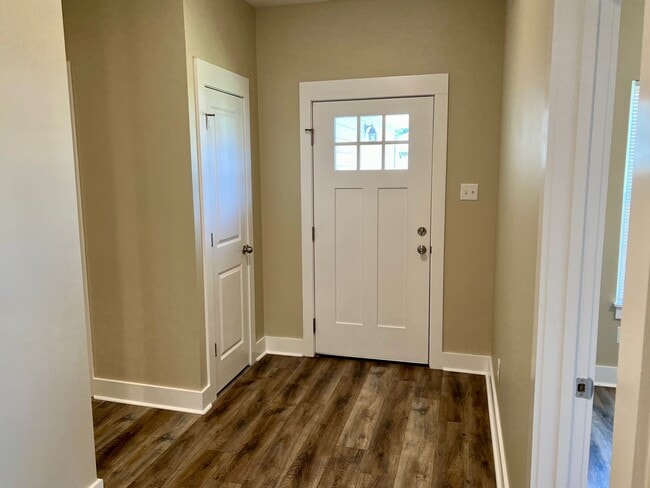 Building Photo - For Rent - 4 Bedroom, 2 Bath, Valley View!