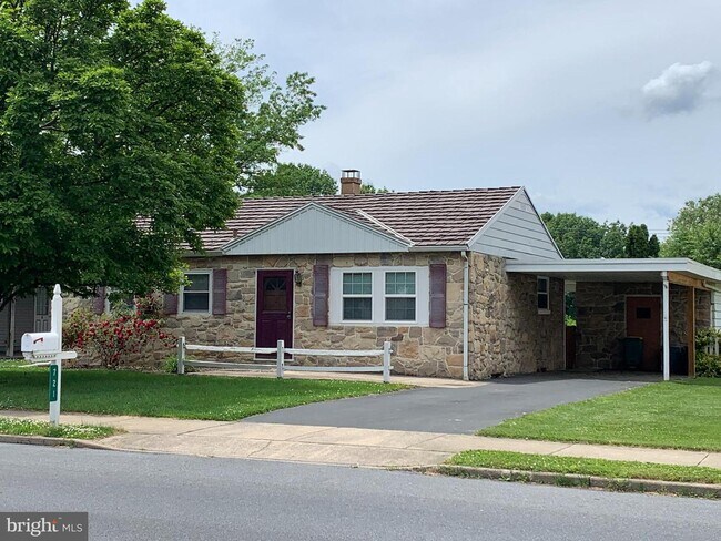 Building Photo - 721 Stouffer Ave