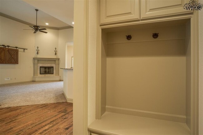 Building Photo - 8 Maplewood Ct