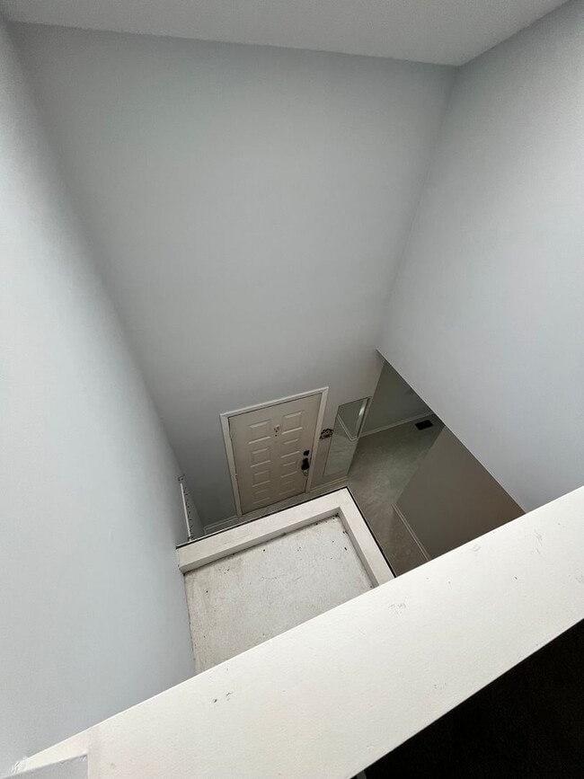 Building Photo - 2 Bd / 1.5 Bth Townhouse in Stover Mill