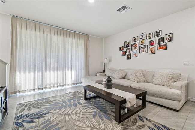 Building Photo - 11070 Crescent Deer Dr