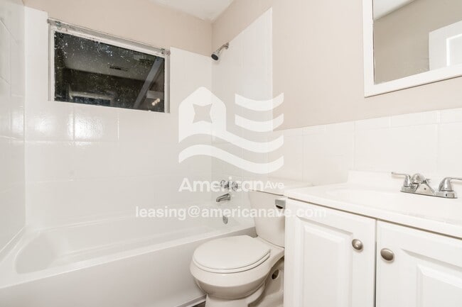 Building Photo - 1530 Hurley Cir