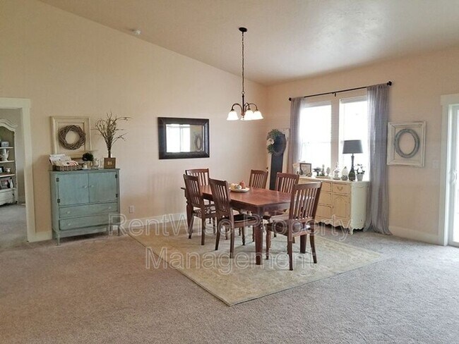 Building Photo - 16717 Heathrow Way
