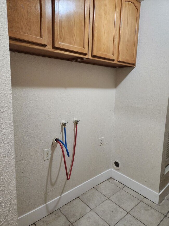 Building Photo - 3 bedroom 1 bath with Garage converted to ...